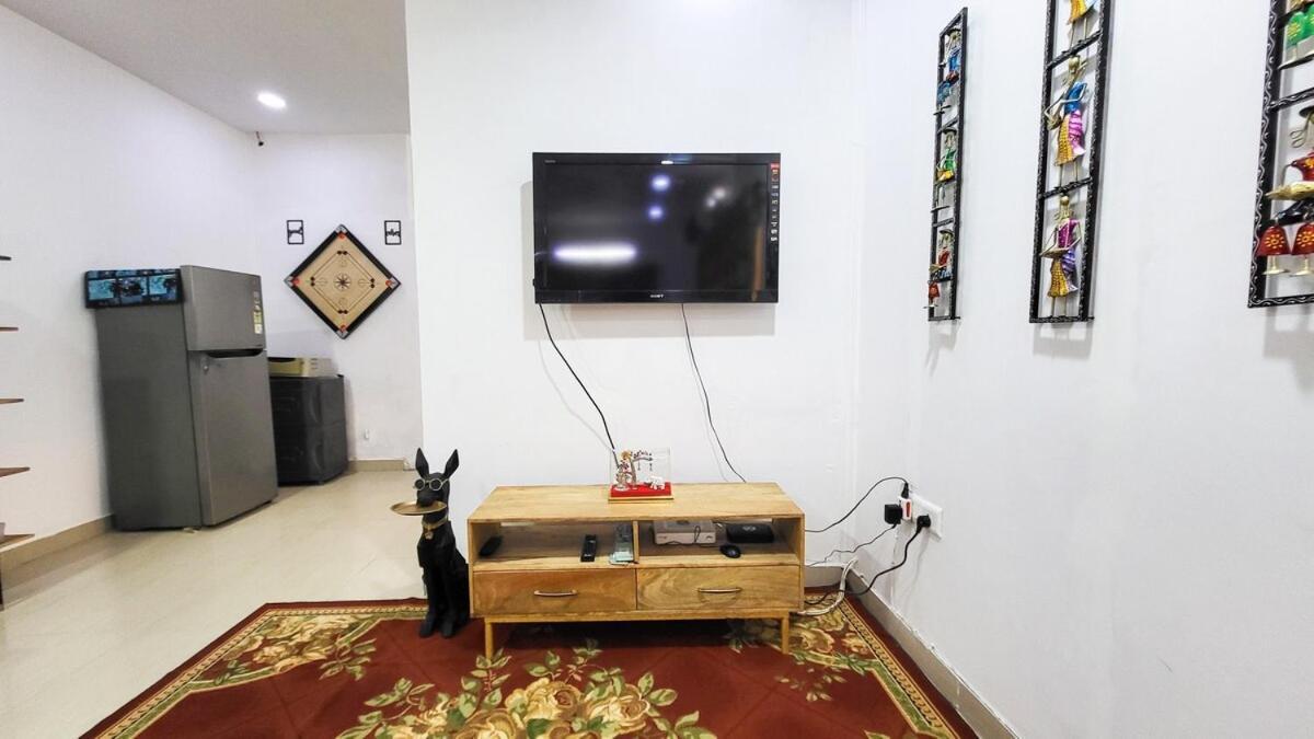 Vacationbuddy 2 Bhk Farmstay With Pool At Greater Noida Exterior foto