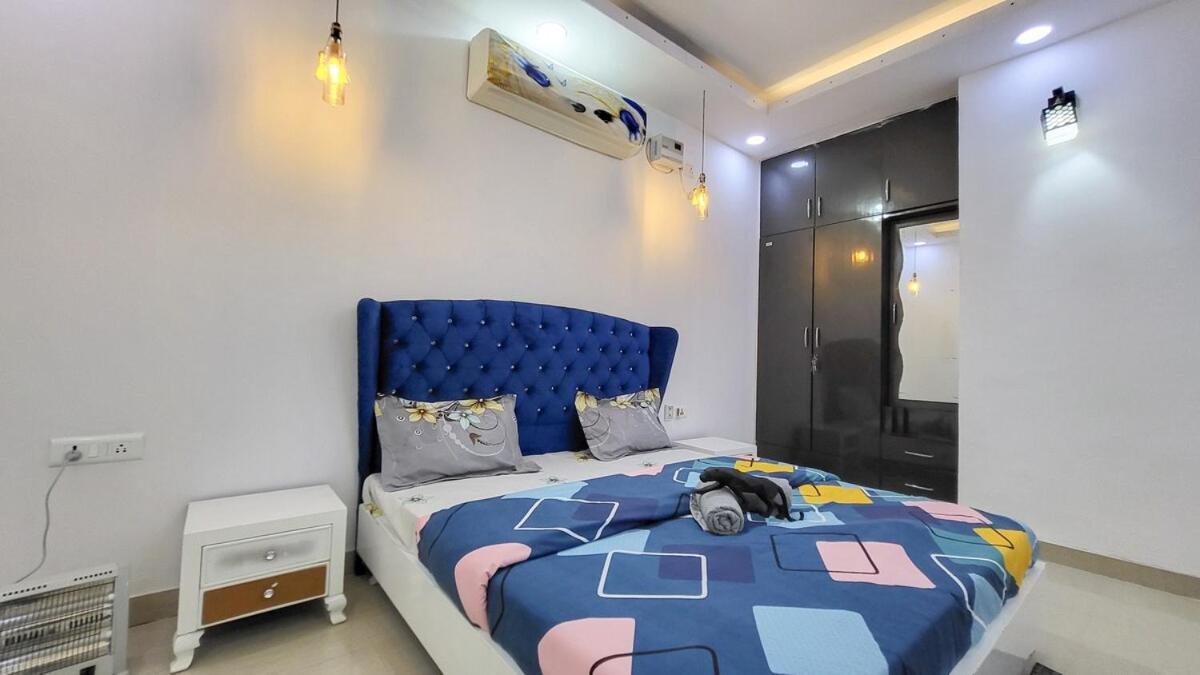Vacationbuddy 2 Bhk Farmstay With Pool At Greater Noida Exterior foto