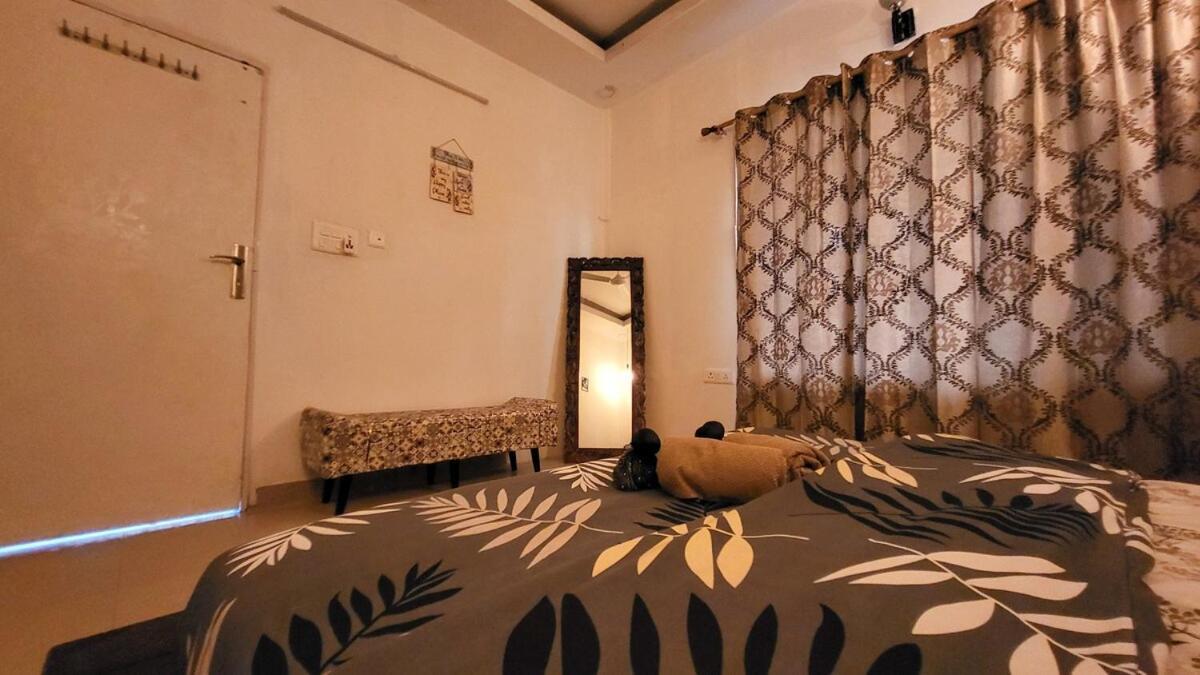 Vacationbuddy 2 Bhk Farmstay With Pool At Greater Noida Exterior foto