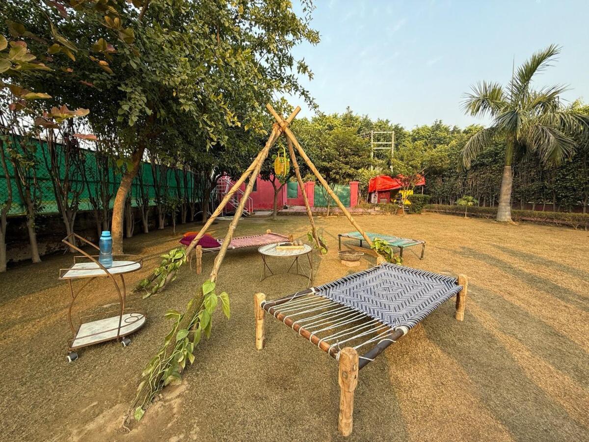Vacationbuddy 2 Bhk Farmstay With Pool At Greater Noida Exterior foto